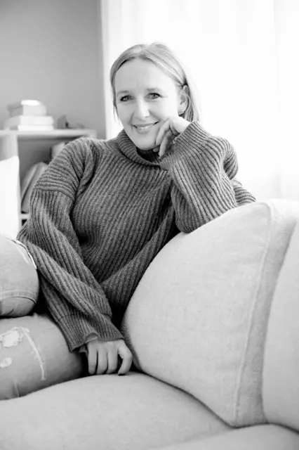 Marina Hatzl zeigt ihre Kunst aus und mit Stoffen.  | Foto: Marina Hatzl