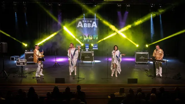 Die Abba-Caoverband "Dolce Vita" wird die Weber Erlebniswelt im Rahmen eines besonderen Dinners beehren, bei dem sich die Hits der Kultband Abba mit schwedischen Gerichten abwechseln. | Foto: Dolce Vita band