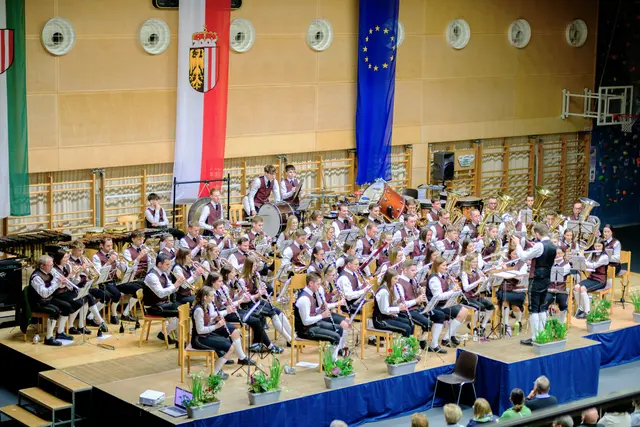 Kapellmeister Johannes Fischer hat die musikalische Leitung des Frühlingskonzerts der Marktmusikkapelle Andorf am 18. April 2026 inne.  | Foto: netpixel.at