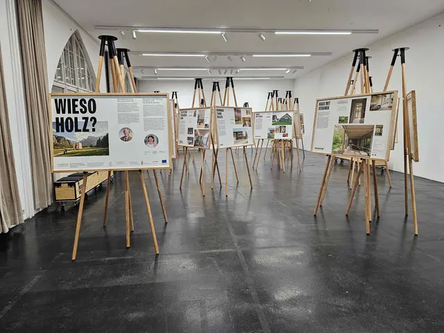 Die Wanderausstellung "Wieso Holz?" präsentiert von 17. April bis 17. Mai 2026 im Lignorama Riedau Zahlen, Fakten und Best-Practice-Beispiele zum Bauen mit Holz.  | Foto: Andreas Röbl
