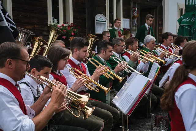 Beim Radio OÖ Live-Frühschoppen im Veranstaltungsstadl Baumkronenweg in Kopfing am 26. April 2026 gibt es musikalische Beiträge vom Chor Klangviertel, dem Klarinettenensemble Blattlsalat und dem Musikverein Kopfing (Bild).  | Foto: MV Kopfing