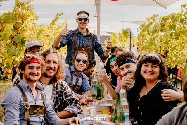Mit feinen Tropfen und herzhaften Schmankerln lockt das Mailüfterl jedes Jahr Tausende Besucher nach Stammersdorf. | Foto: VolXFest