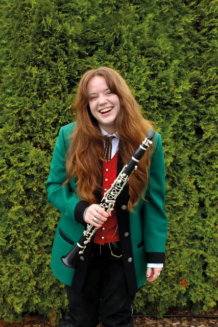Selina Altmann gibt beim Frühjahrskonzert des Musikvereins Altschwendt ein Klarinettensolo. Sie präsentiert das "Concerto for Clarinet" von Artie Shaw. | Foto: MV Altschwendt
