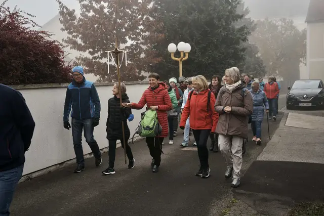 Martin-Korpitsch-Pilgerweg: Pilger machen sich zum Gedenken an den verstorbenen Generalvikar von Mogersdorf nach St. Martin an der Raab auf. | Foto: Diözese Eisenstadt