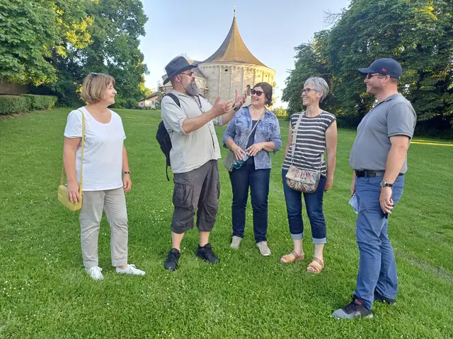 Die interessanten gefährten Ortsspaziergänge in Petronell starten wieder.  | Foto: Donau NÖ/MargitNeubauer