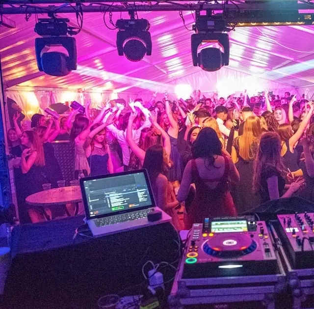 Symbol-Foto Archiv MeinBezirk- In der Fabrik Rennersdorf wird zu den besten Hits aus den 90ern und 2000ern gefeiert. DJ Zeus sorgt für eine lange Partynacht. | Foto: WM-Sounds