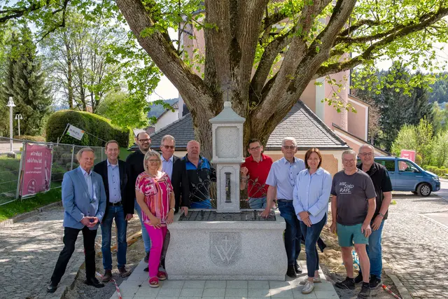 Von links: Bgm. a.D. Alfred Hartl, Dir. Konrad Ganglberger, Simon Barth, Maria Wolfmayr, Wolfgang Hochreiter, Willi Hochreiter, Stefan Birngruber, Norbert Frühmann, Vbgm. Elisabeth Haiböck, Rudolf Kapl und Bernhard Haudum. | Foto: Kaltenberger