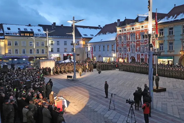 Feierliche Angelobung auf dem Leobener Hauptplatz. | Foto: Freisinger