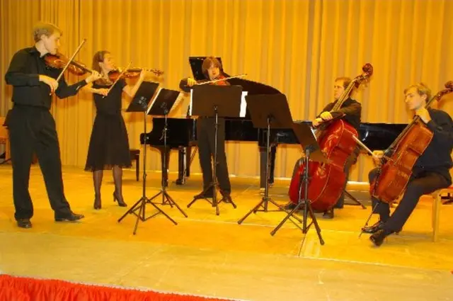 Symbol-Foto Archiv MeinBezirk-Das Wiener Klassik Quintett gastiert mit einem Pfingstkonzert in der Kirchberghalle Hofstetten-Grünau. Besucher erwartet ein Abend mit bekannten klassischen Werken und besonderer Konzertatmosphäre | Foto: Gisela Plank