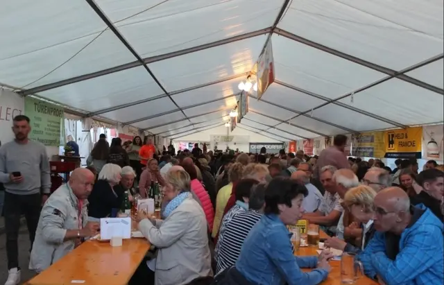 Die Freiwillige Feuerwehr Karlstetten lädt Ende Mai wieder zum großen Feuerwehrfest mit Festbetrieb Frühschoppen Dämmerschoppen und Fahrzeugsegnung ein. Besucher erwartet an drei Tagen ein abwechslungsreiches Programm mit Musik Grillhendln und gemütlicher Stimmung | Foto: Vanessa Huber