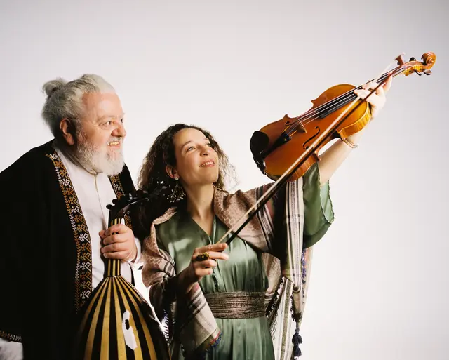 Marwan Abado (Oud &amp; Gesang) und Clémence Hazaël-Massieux (Violine) sind "Bach Al Beiruti" | Foto: Amine Sabeur