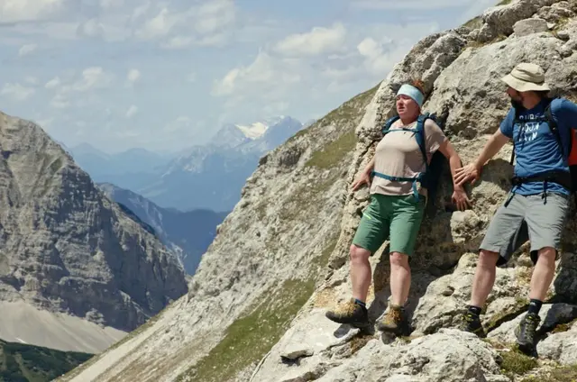 Der Österreichische Alpenverein lädt am 22. Mai zum ersten „Sommer Update“ ins Innsbrucker Haus der Musik. (Screenshot aus einem SicherAmBerg-Video, SZENE GESTELLT) | Foto: Alpenverein