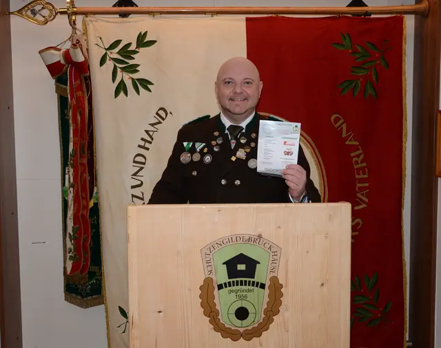 Oberschützenmeister Johann Oberhofer lädt zum Jubiläumsfest der Schützengilde Bruckhäusl am 14. Juni 2026. | Foto: Veronika Spielbichler