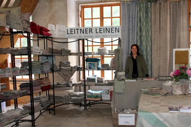 Über 100 regionale Webereien, Tischlereien und Kunsthandwerksbetriebe präsentieren am Markt ihre Produkte. | Foto: Naturfabrik Ahorn