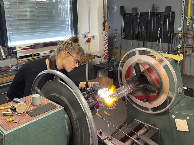 Das Ausstellungsprojekt THREADS ist eine KG17 Kooperation der [Bildnerischen] Innsbruck (Universität Mozarteum) und versteht sich als zweiphasige künstlerische Auseinandersetzung mit dem ehemaligen Kraftwerk Mühlau als Ort und Resonanzraum.  | Foto: Michaela Plattner