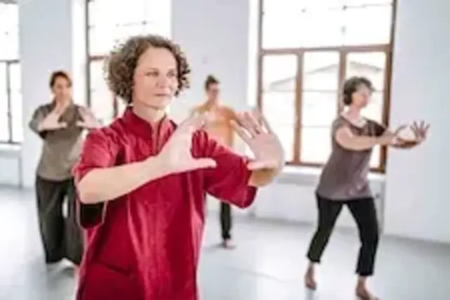 Foto: Qi Gong-Kurs in Baden Mag. Eva Neumayer - Qi Gong, Achtsamkeits- und Entspannungstraining