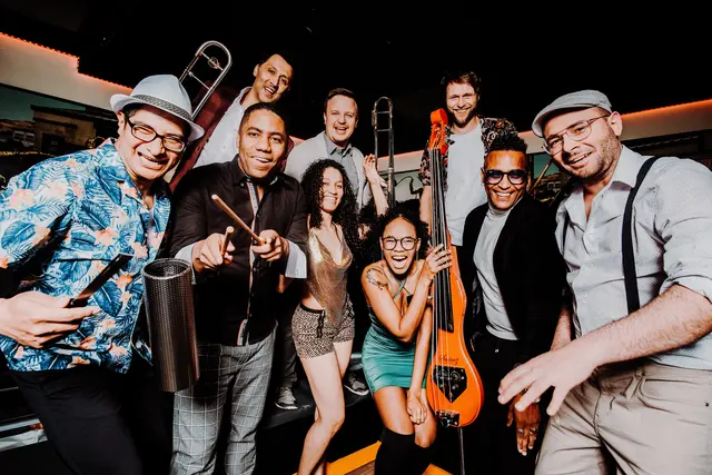 Latino-Klänge von Roman y sus timberos heizen am Samstag, 8. August, in Mattighofen ein. | Foto: Andi Groh