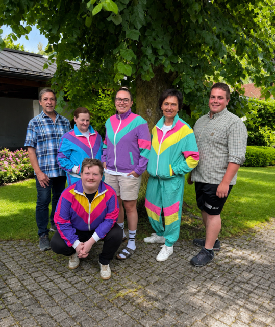 Der Kulturkreis St. Johann im Saggautal feiert am 13. Jänner Premiere mit dem Stück "Mit Vollgas in die 80er". | Foto: Kulturkreis