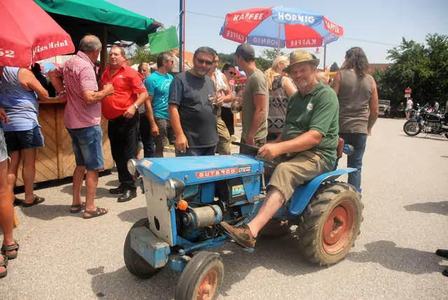 Der Traktor-Oldtimer- Club Markt Hartmannsdorf lädt zum Oldtimertreffen auf dem Dorfhofgelände
