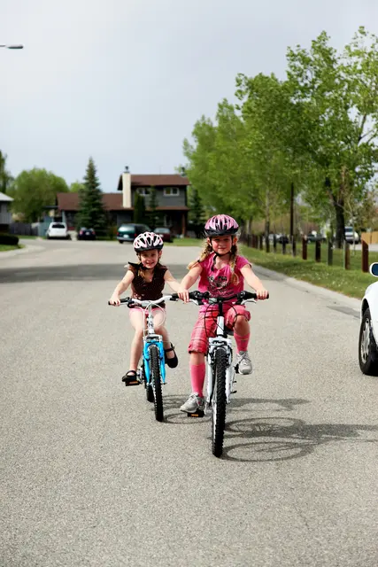 Beim Kurs lernen die Kinder ein Gespür für das Fahrrad zu bekommen. (Symbolbild) | Foto: unsplash / Anna Khromova