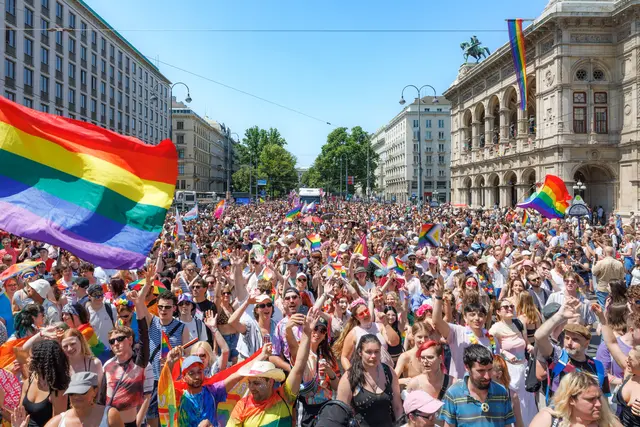 Seit der ersten Regenbogenparade 1996 hat sich viel getan. Heute zieht die Kundgebung bis zu 300.000 Teilnehmer an. | Foto: Martin Darling/Vienna Pride
