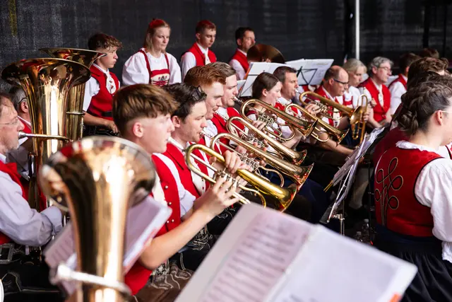 Bei den Platzkonzerten begeistert die Stadtmusikkapelle Kufstein mit Traditionsmusik.   | Foto: Thomas Steinlechner 