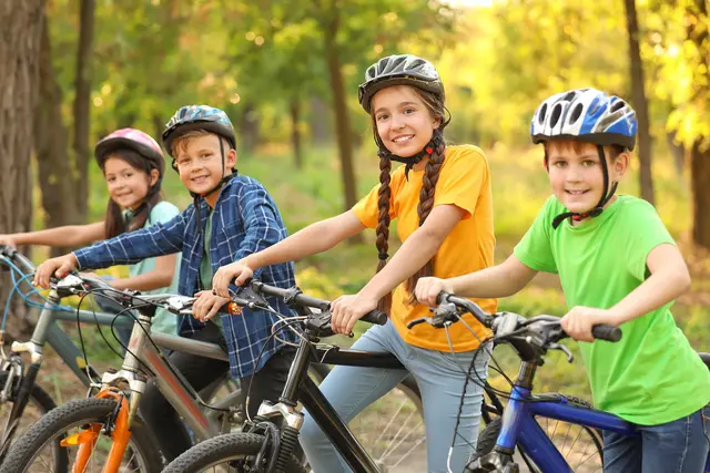 Der Start erfolgt um 9.30 Uhr am Hauptplatz. Im Rahmen der „Kidical Mass“ wird gemeinsam auf sicheren Radwegen bis zum Freizeitpark geradelt. | Foto: serezniy/smarterpix