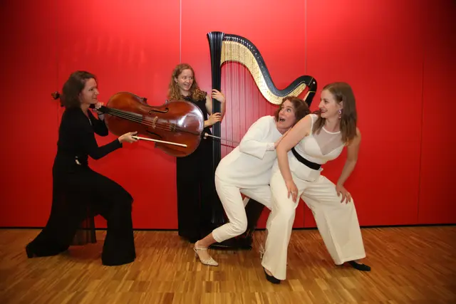 Das Ensemble Sonora Femina rund um die beiden Sängerinnen Maria Zeichart und Elisabeth Reheis. | Foto: Sonora Femina