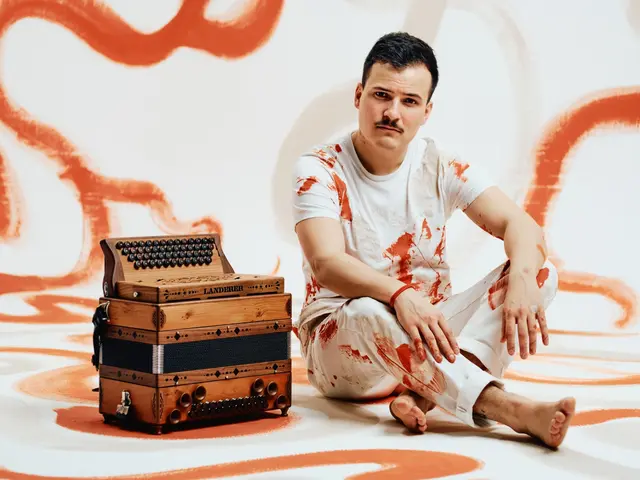 Jakob Steinkellner präsentiert mit seiner Steirischen Harmonika ein vielfältiges Konzert für Ohr und Herz. | Foto: Steininger
