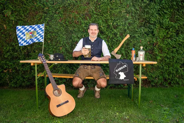 Musik‑Kabarettist Vogelmayer bringt mit seinem Programm „Lebensfreude“ Stimmung ins Dorffest Lengau. | Foto: Vogelmayer