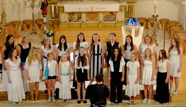 Das Jugendensemble "Resonanzraum" zeigt bei einem Chorkonzert am Sonntag, dem 28. Juni, in der Jennersdorfer Kirche sein Können. | Foto: Ulrike Walther