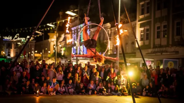 Internationale Straßenkünstler verwandeln die St. Pöltner Innenstadt beim Bravissimo wieder in eine große Bühne für Staunen, Lachen und Unterhaltung. Besucher können zahlreiche Shows kostenlos erleben | Foto: Gerhard Weixelbaum
