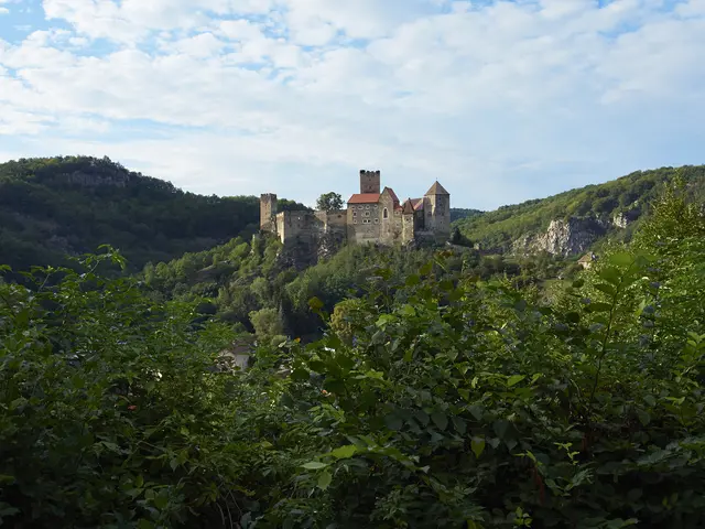 Die Burg Hardegg befindet sich hoch über dem Thayatal. | Foto: Burg Hardegg