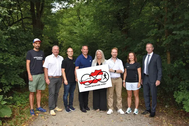 Hannes Stöger (Intersport Winninger), Ortsvorsteher Anton Geister, Thomas Nösterer (Nösterer Elektrotechnik), Sportstadtrat Gerhard Irxenmayer, Stadtamtsdirektorin-Stv. Kerstin Kronsteiner, Organisator Edwin Schachenhofer, Orsolya Jaszai (Intersport Winninger) und Adi Hammerl (Sparkasse Amstetten) | Foto: Stadt Amstetten