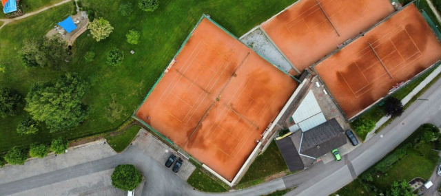 Auf 4 Plätzen gleich neben dem wunderbaren Naturbad Eggersdorf kämpfen rund 150 Teilnehmer*innen um den Sieg | Foto: Christoph Hutter