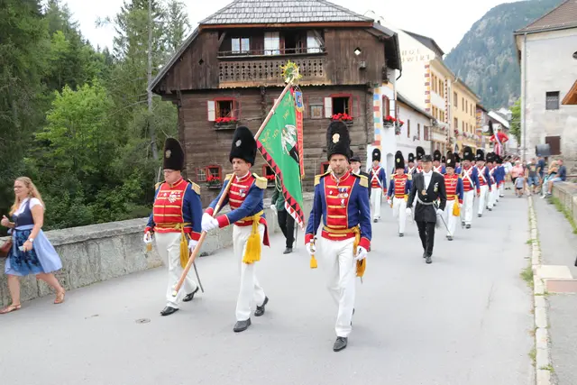 Die Historische Bürgergarde Mauterndorf lädt am Samstag, 25. Juli 2026, und Sonntag, 26. Juli 2026, zur Marktgaudi am Brunnenplatz in Mauterndorf ein (Archivbild)