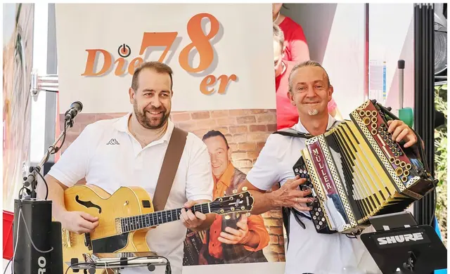 Für die musikalische Unterhaltung sorgt die Liveband „Die 78er“. | Foto: Die 78er