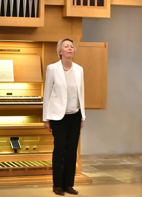 Elisabeth Ullmann an der Grenzing-Orgel in der Pfarrkirche Ziersdorf. | Foto: Herbert Schleich