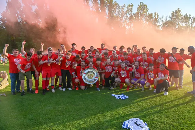 Mit einer starken Saisonleistung und einem eindrucksvollen Schlusspunkt sicherte sich der SV Manhartsberg den Meistertitel.  | Foto: Reinhard Gerstorfer