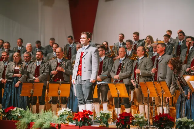 Im Hödnerhof Ebbs konzertiert unter anderem die MK Kiefersfelden.  | Foto: Elsner Fotografie