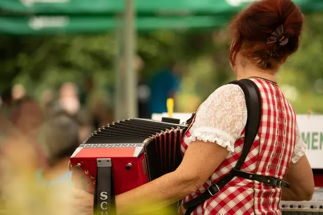 Am Sonntag, dem 2. August, ab 9 Uhr startet das 12. Rindfleischfest in Fischbach.  | Foto: Benjamin Brunner/Unsplash