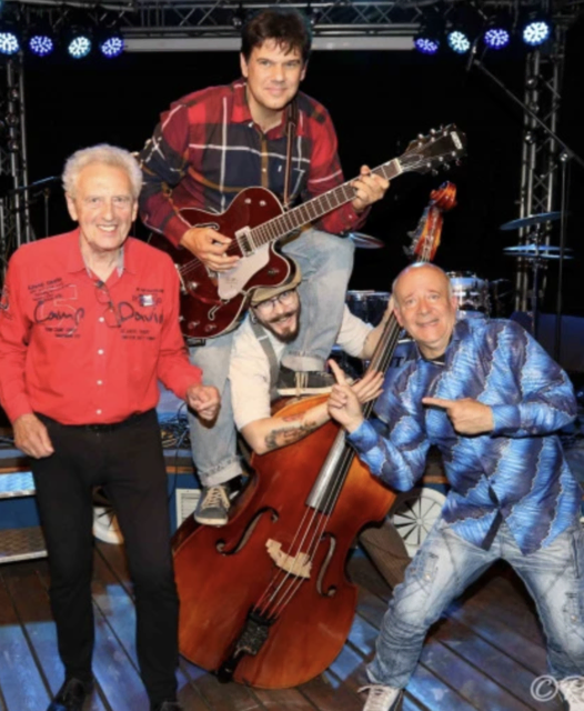 Andy und seine Musiker sorgen für einen unterhaltsamen Abend mit vielen Überraschungen. | Foto: Regine Spielvogel