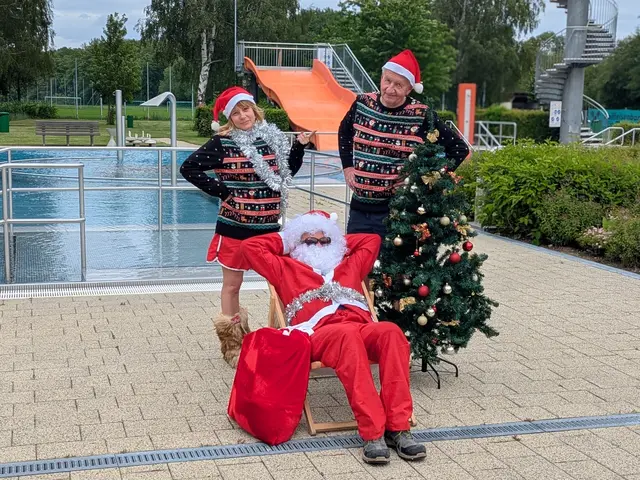Der Höhepunkt des Nachmittags steigt um 15 Uhr mit dem beliebten Turmspringen unter dem diesjährigen Motto „Weihnachts-Wahnsinn“. | Foto: Stadtgemeinde Waidhofen/Thaya