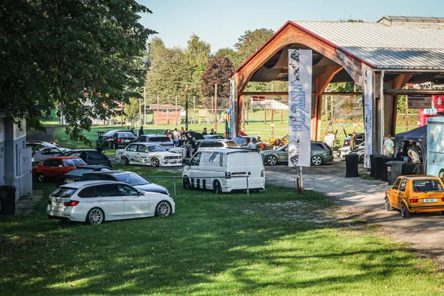 Beim Automobiltreffen „Blechkistn Just Fitted" am 15. August in Wildon geht es dieses Jahr nicht nur um Autos, sondern auch um Spenden für die steirische Kinderkrebshilfe. | Foto: AB Pauli