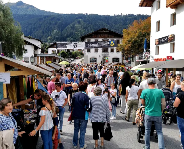 Bei Axamer Monatsmarkt kann man einfkaufen, Freunde treffen - und man kann auch was lernen. | Foto: Hassl