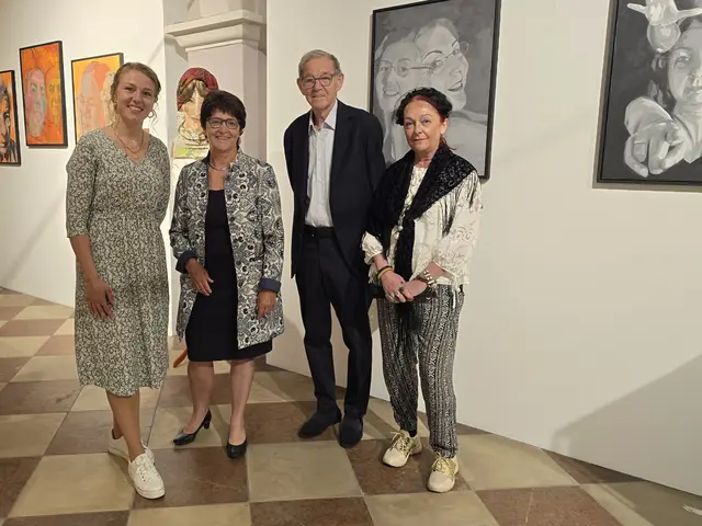 Johanna Feichtner (Geschäftsführerin der lk Bäuerinnen Tirol), Helga Brunschmid (Landesbäuerin), Franz Caramelle (Obmann Augustinermuseum Rattenberg) und Petra Streng (Kustodin Augustinermuseum Rattenberg) | Foto: LK Tirol