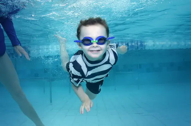Schwimmkurse für Kinder in St. Anton am Arlberg.  | Foto: pexels / Sunshine Design