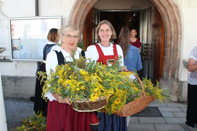 Die Kemater Schützen laden erneut am Hohen Frauentag zu einem Fest mit Kräuterweihe.  | Foto: Manfred Jordan