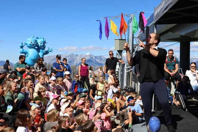 Beim Fest am Geisterberg tat sich für Familien mit Clown, Zauber und Flying Fox jede Menge Spaß auf. | Foto: Agnes Etzer