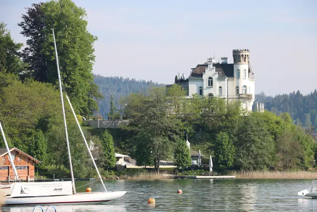 Das Schloss Reifnitz ist ebenfalls Teil der interessanten Schifffahrt.  | Foto: Tourismusbüro Maria Wörth